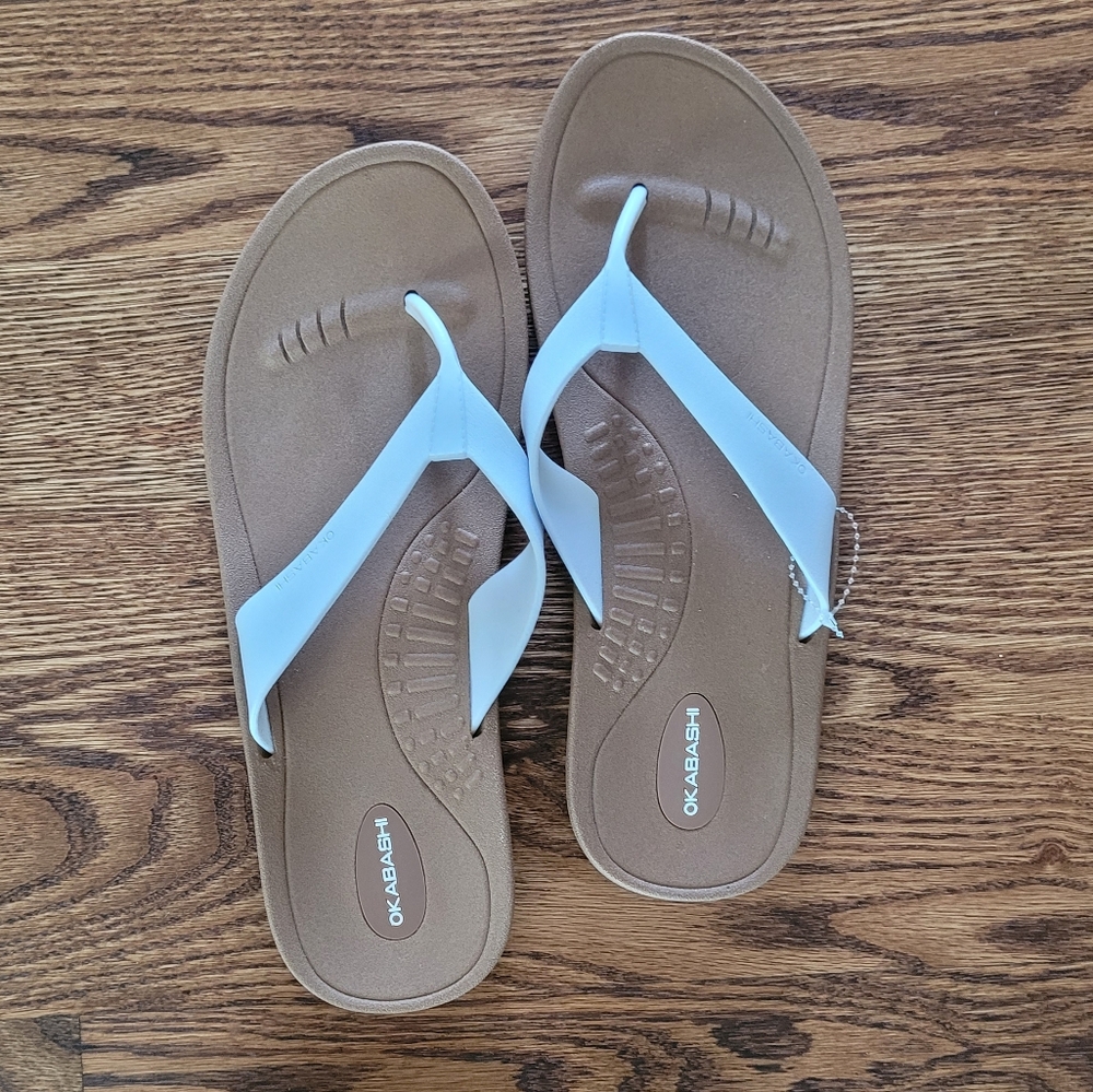 NWOT Okanashi Flip Flops